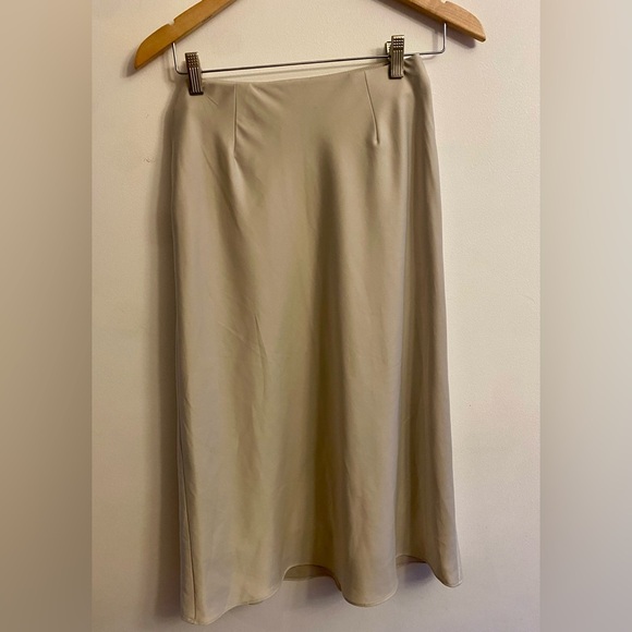 Uniqlo Satin Skirt MIDI Champagne Sz O - Picture 4 of 8